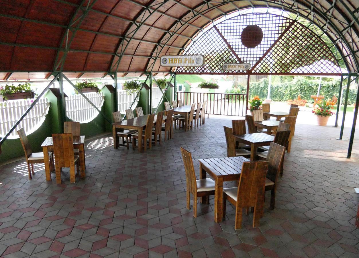 Hbh Bajor Sörház, étterem és Panzió Couette-café